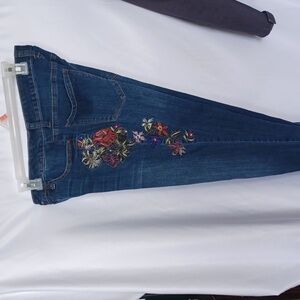 Stitch Star Jean embroidered flowers on both legs size 6, stretchy